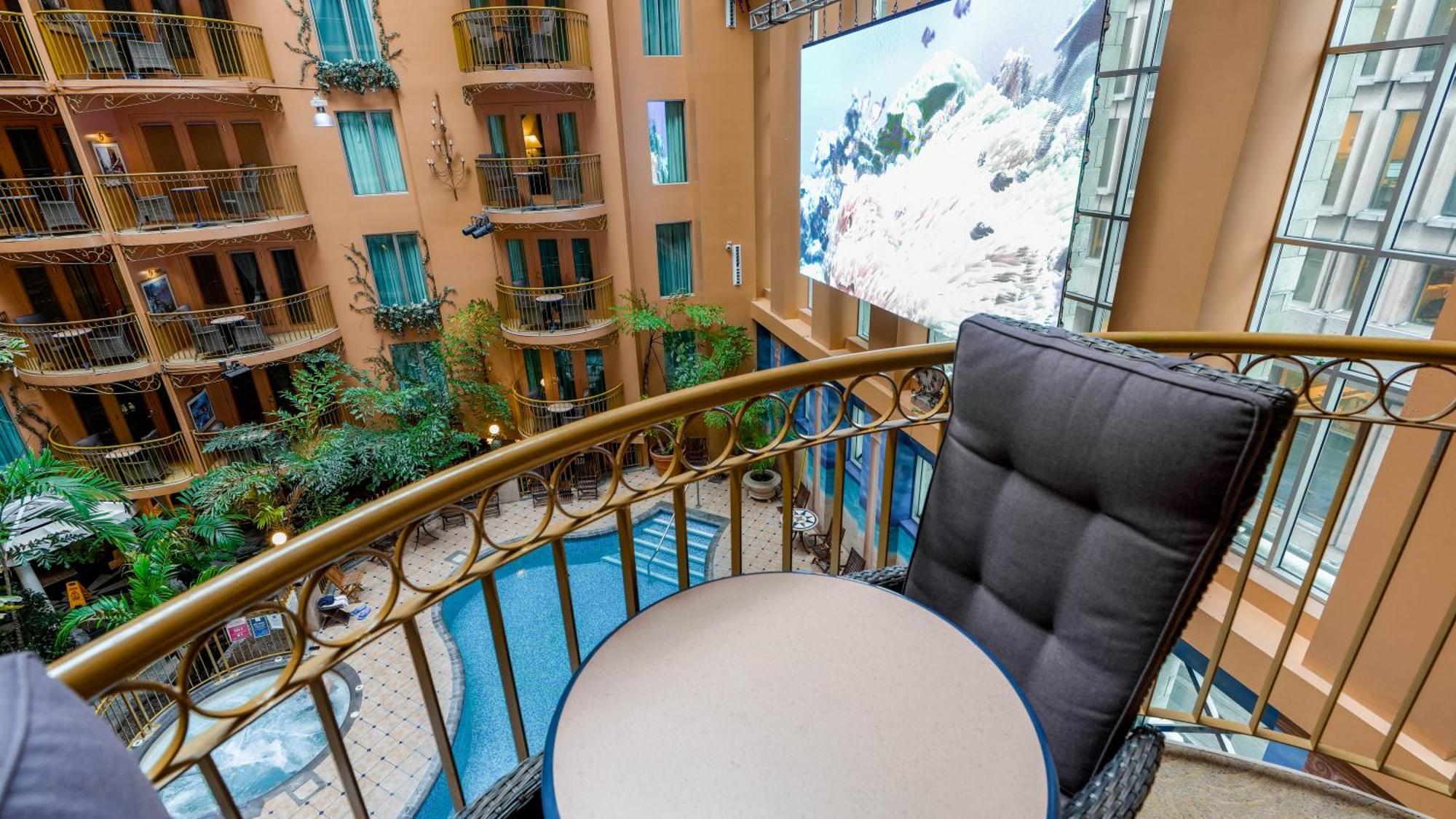 Suite avec Balcon, 1 Lit Queen-Size et 1 Lit Escamotable - Côté Jardin intérieur
